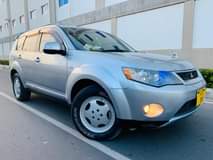 A picture of MITSUBISH OUTLANDER