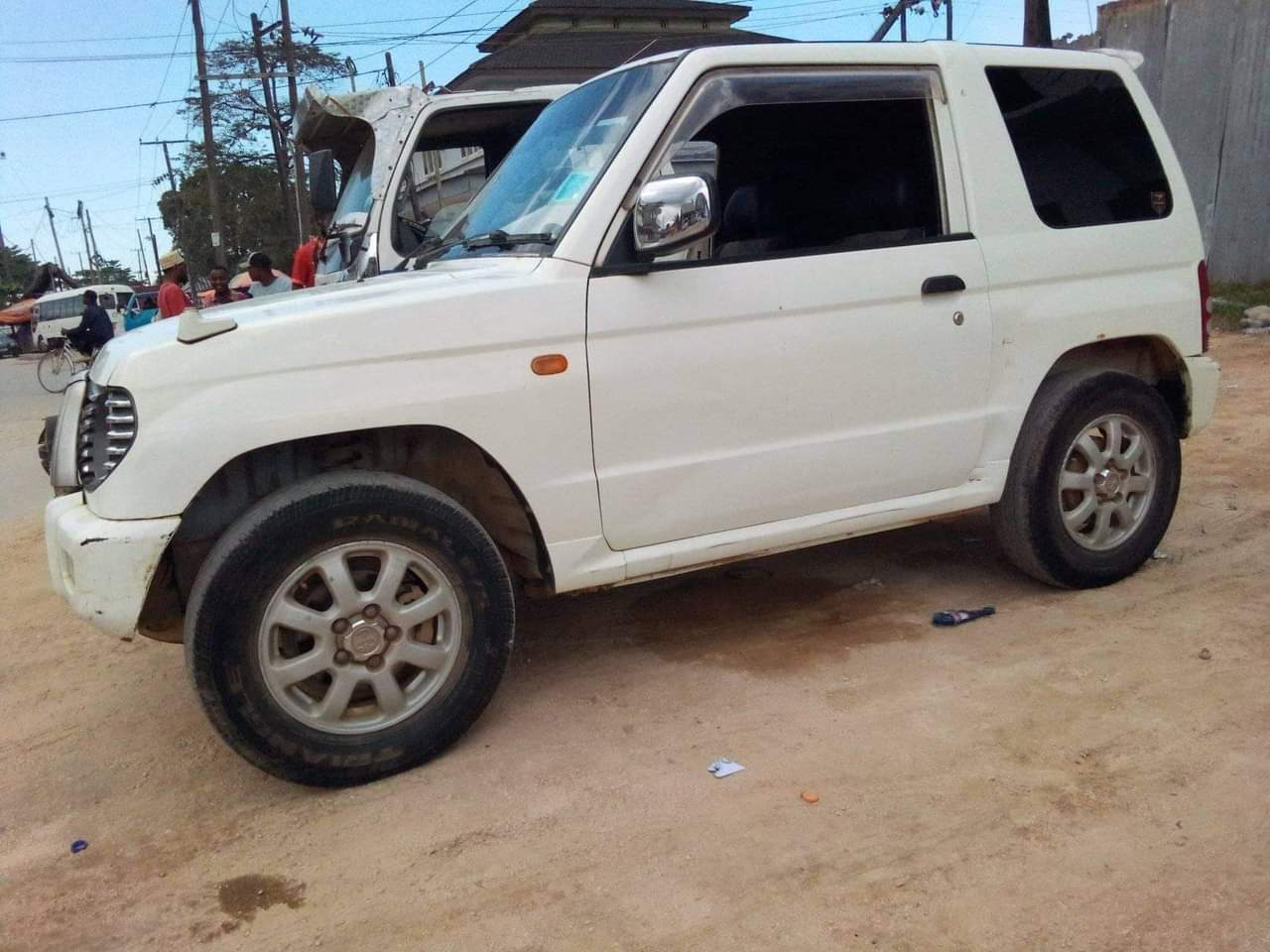 A picture of Mini pajero manually 