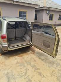 A picture of Toyota rav4 2003