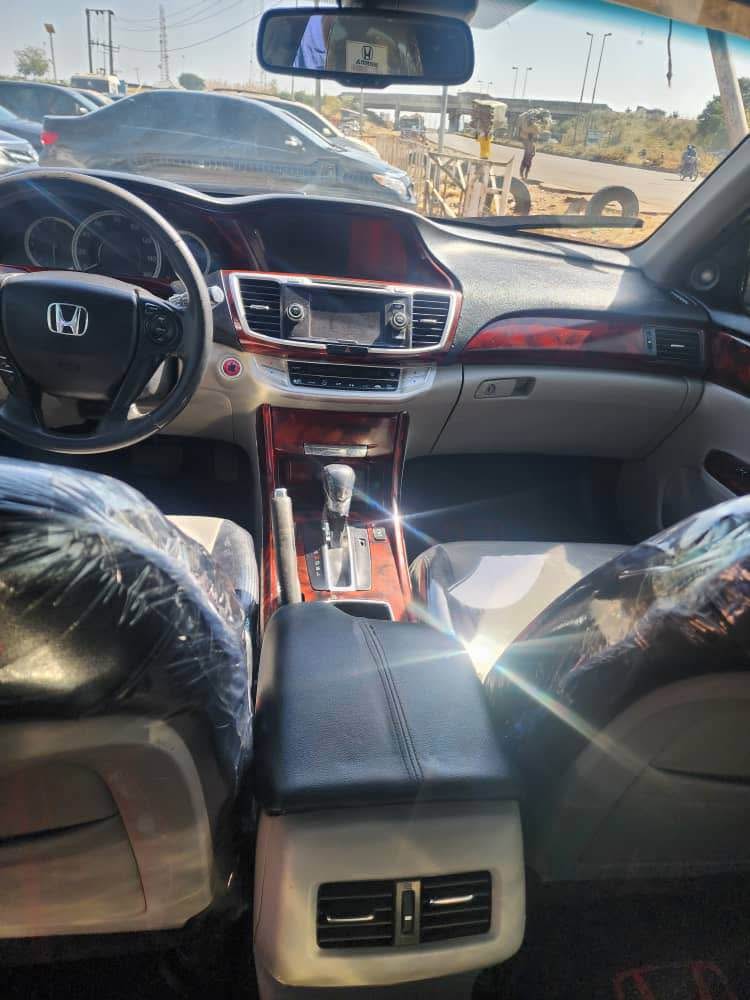 A picture of Honda Accord 2013 with duty 10.2M