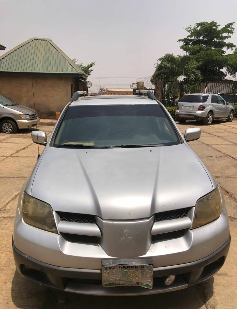 A picture of 2005 MISTUBISHI OUTLANDER FOR SALE