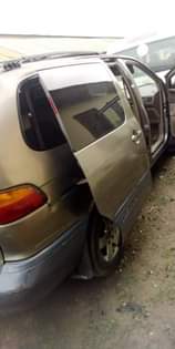 A picture of 1999 Toyota Sienna