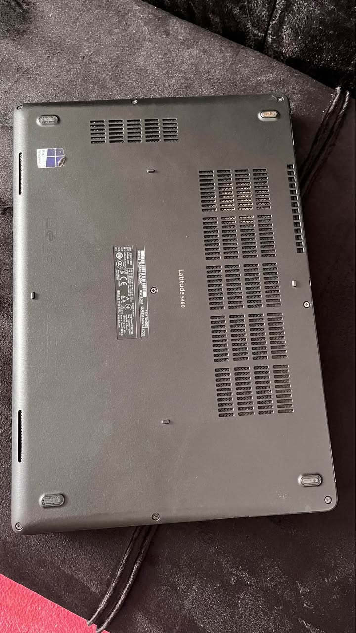 A picture of Dell laptop