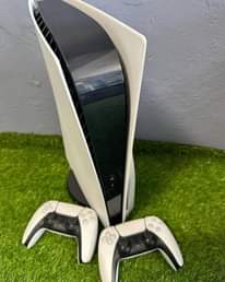 A picture of PS5 STANDARD EDITION USED FROM DUBAI