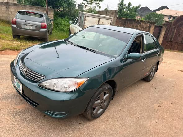 A picture of TOYOTA CAMRY 2 4
