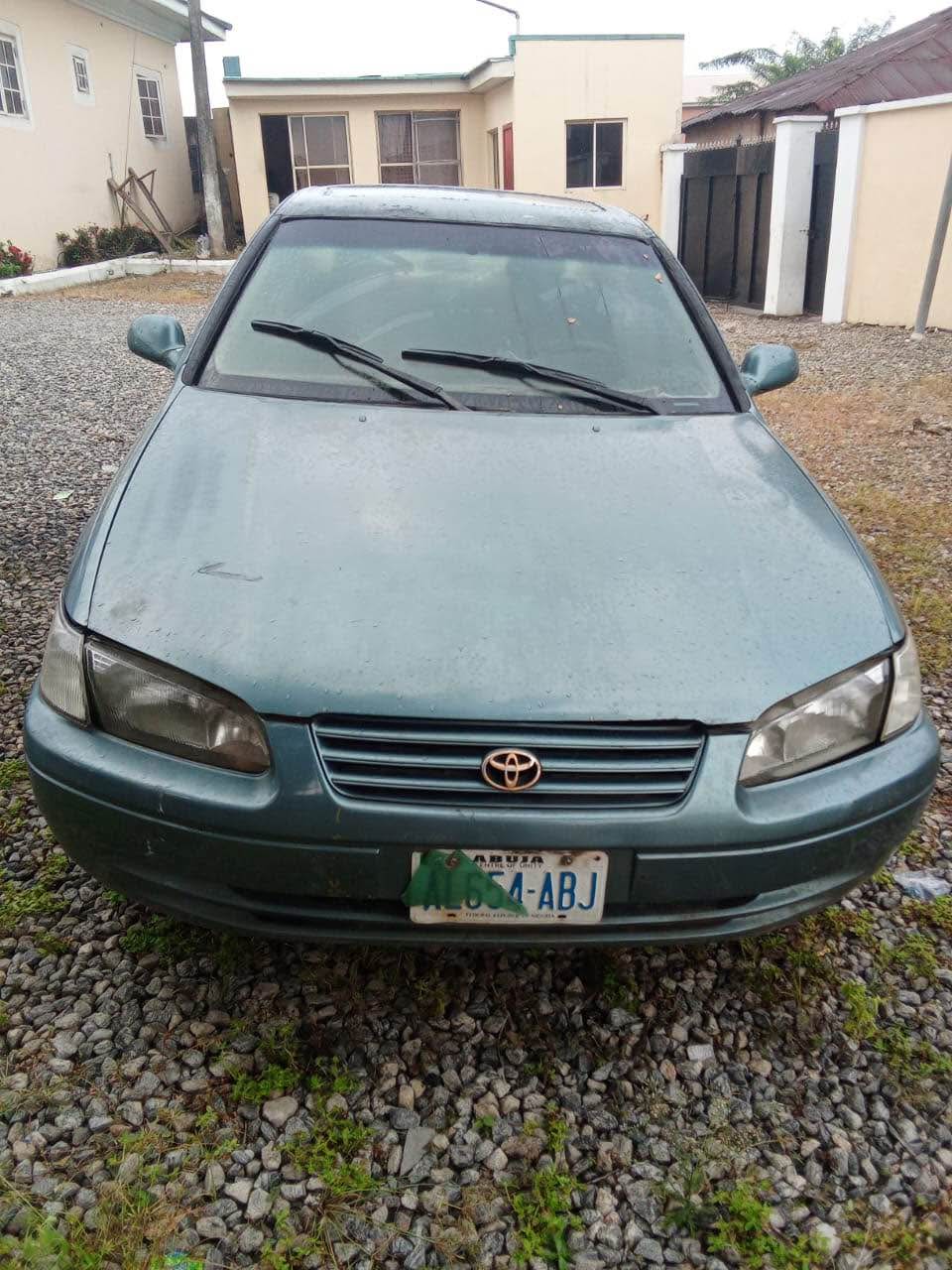 A picture of Toyota camry 2000 V6