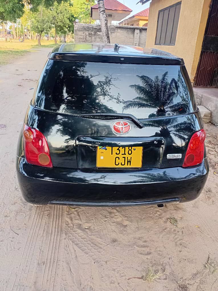 A picture of TOYOTA IST 0693030167