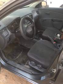 A picture of 2009 manual kia rio