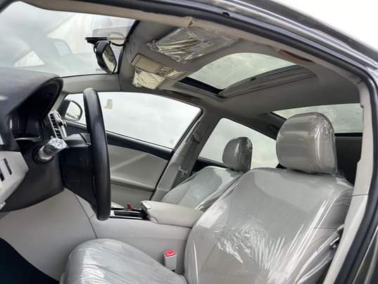 A picture of Neatly used Toyota Venza baked on first body untempered engine