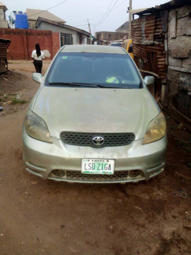 A picture of Toyota matrix 04