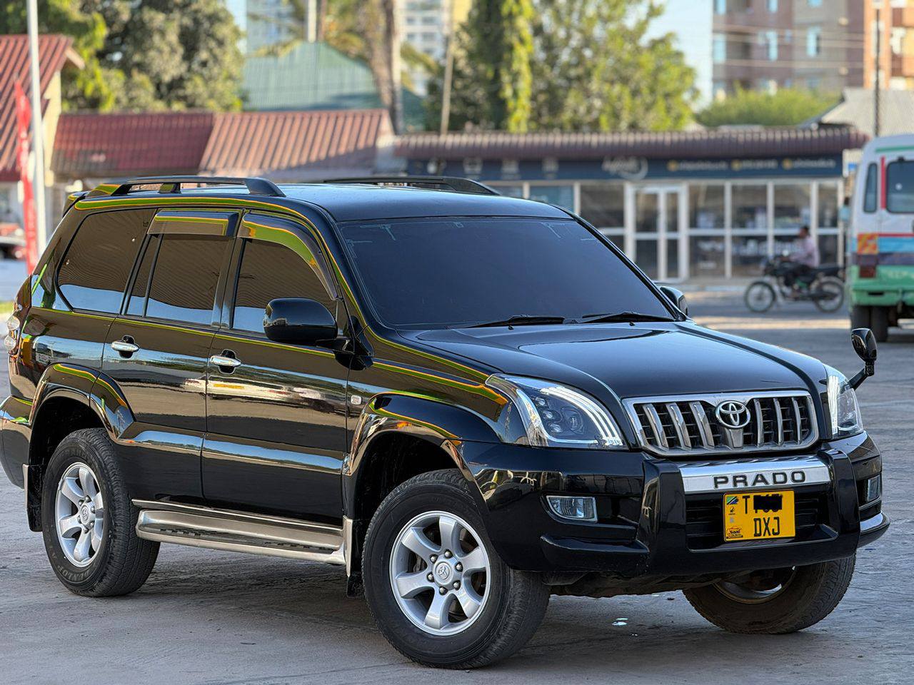 A picture of TOYOTA PRADO 120 NZUR SANA