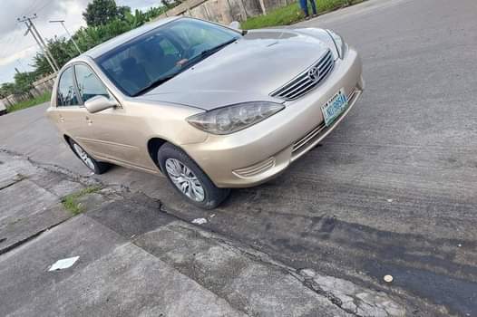 A picture of 2005 model toyota camry LE for sale very sound 2.4Litres
