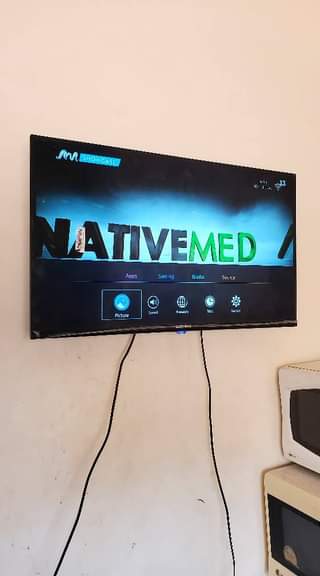 A picture of Dubymax 32 smart tv