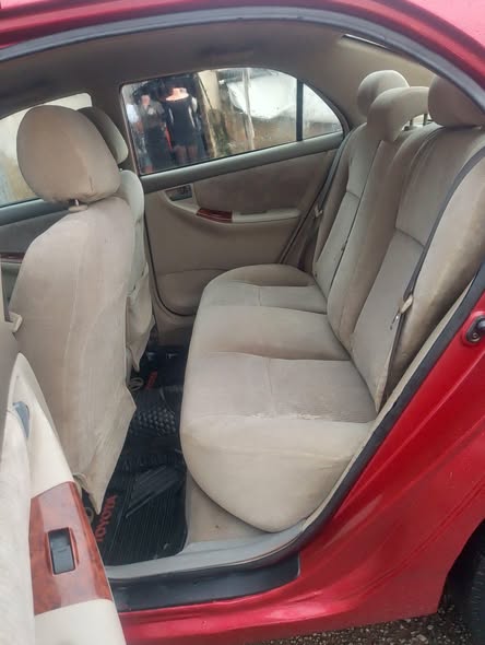 A picture of 2005 Toyota Corolla LE 05