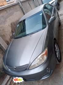 A picture of 2005 toy toyota camry first body only the bumber flashed