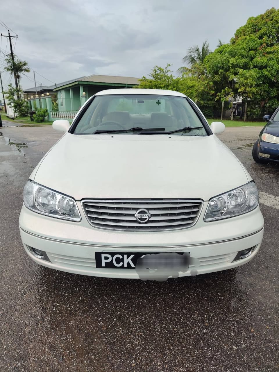 nissan almera