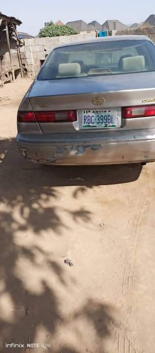 A picture of 2001 Toyota Camry 6