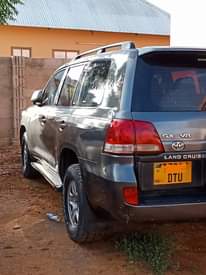 A picture of LAND CLUISER V8 BEI M45