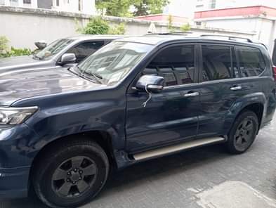 A picture of GX 470 upgraded To land cruiser 2012 With untouched v8