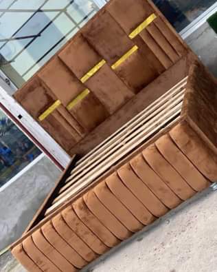 A picture of Tunauza Vitanda makabati pamoja na masofa