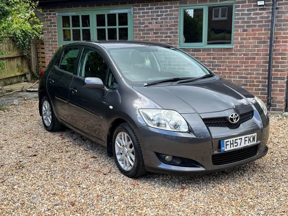 toyota auris