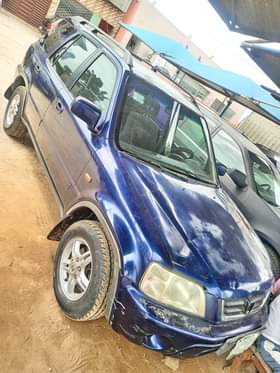 A picture of URGENT SALE Clean Reg 00 Honda CR V fabrics seats