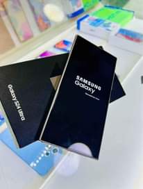 A picture of SAMSUNG S24 ULTRA GB512 RAM16 5G