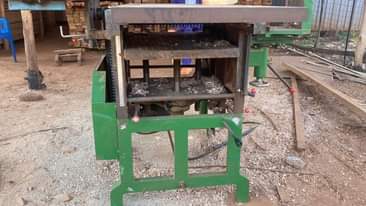 A picture of Timber cutting machine