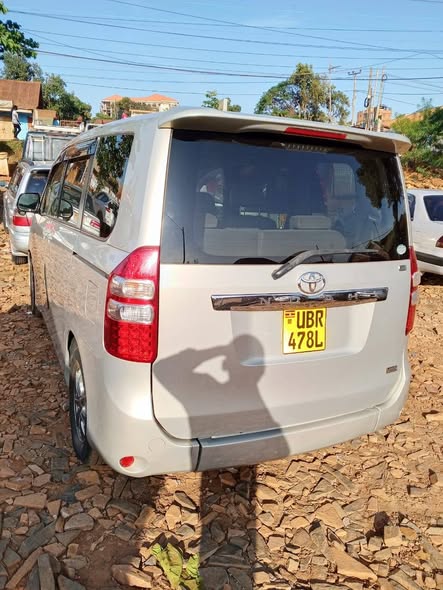 A picture of Toyota Noah