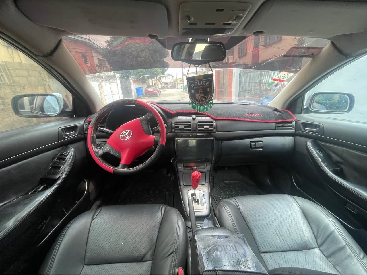 A picture of Toyota Avensis 07. 4 plugs