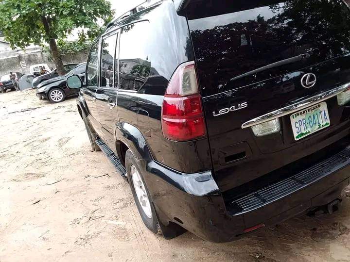 A picture of GX470 FOR SALE ENGINE AND GEAR A C NEED TOPPING