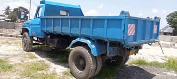 A picture of 2000 Isuzu Txd