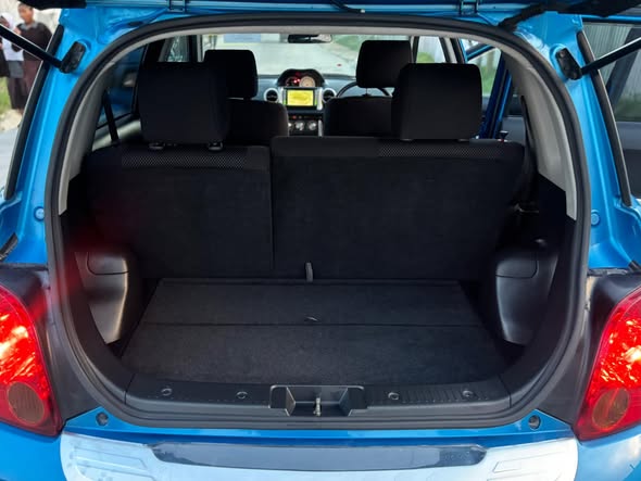 A picture of 2003 Toyota ist