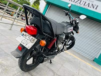 A picture of TVS HLX CC 125