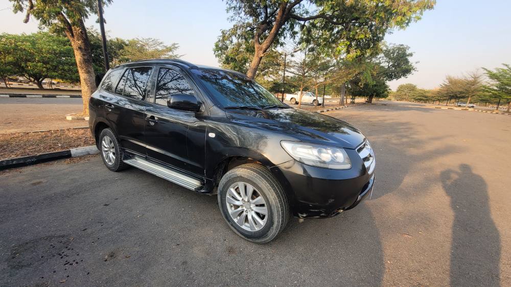 A picture of HYUNDAI SANTA FE 2008