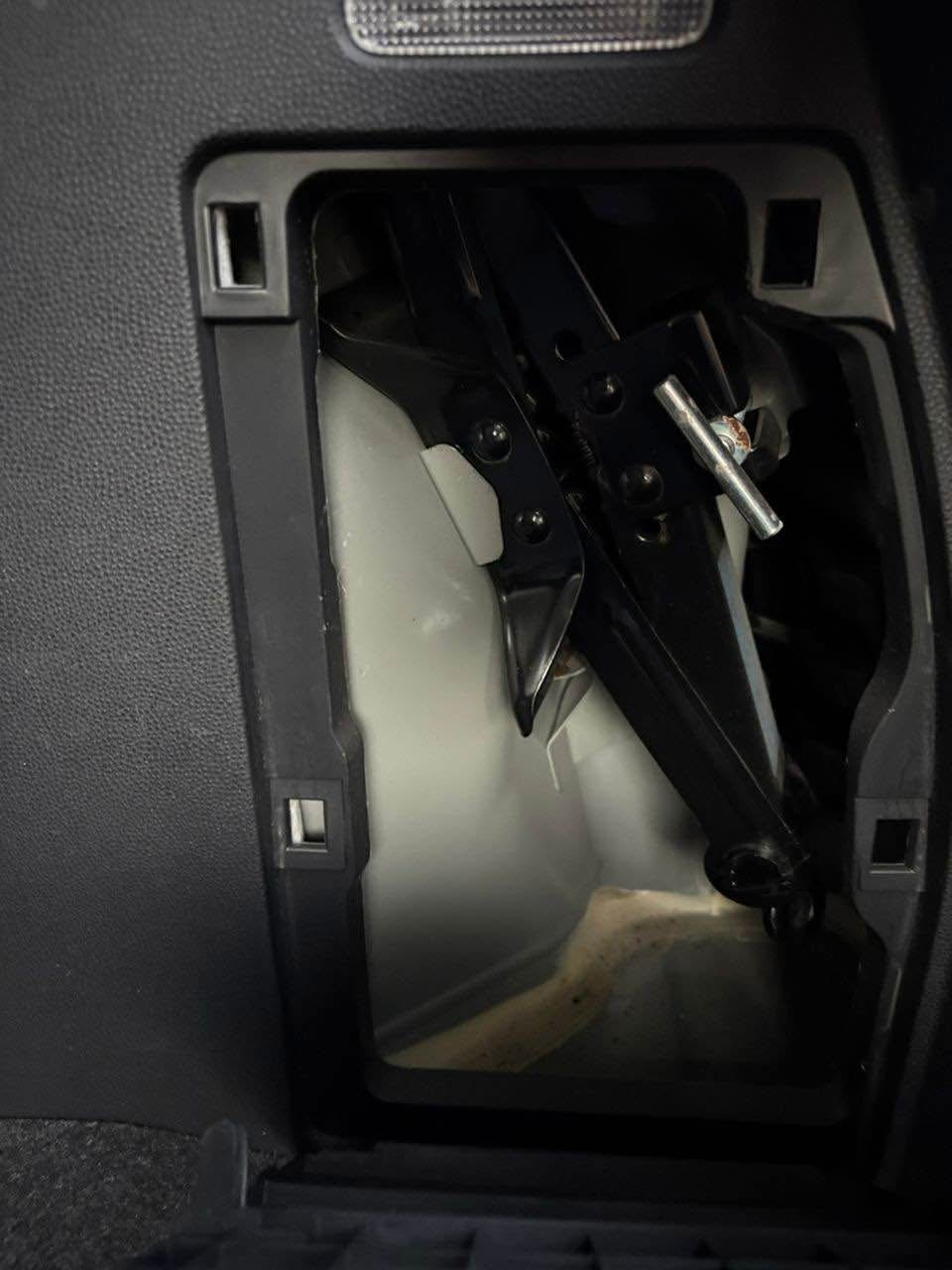 A picture of Mazda demio 2010