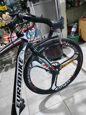 A picture of UK Used Sports Road Bikes size 28 Ugx.650 000 