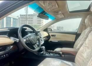 A picture of Toyota avalon 2015