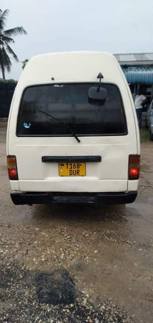 A picture of NISSAN CARAVAN OLD MNINDA WA DIESEL MANUAL GEAR 6 FULL