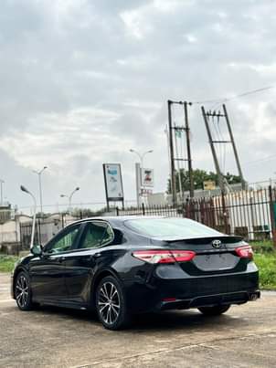 A picture of 2018 Toyota Camry SE