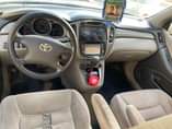 A picture of Brand Toyota first body Model Highlander Year 2004 Amount 2