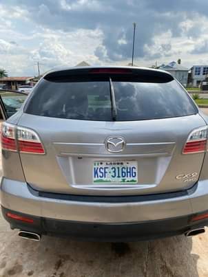 A picture of Mazda CX 9 2011 model with high engine performance and