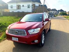 A picture of Clean Registered 2008 Toyota Highlander 6 9m net price Abuja