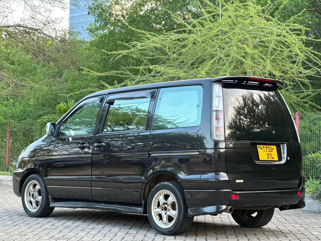 A picture of TOYOTA NOAH 0655340743