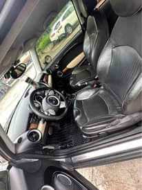 A picture of 2009 mini cooper.price 3.4m