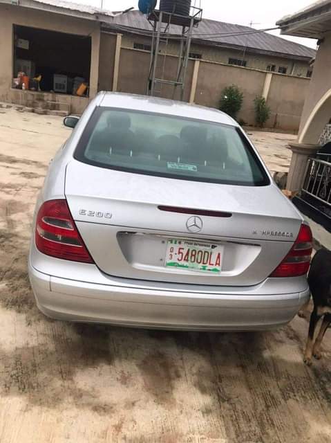 A picture of E200 07 model