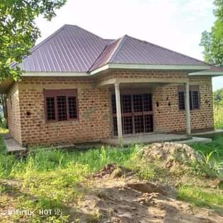 A picture of Busubuzi deal shell house at buwambo town at40m ugx 3
