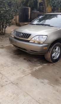 A picture of Lexus RX300 up for sale in good condition 5 Alloy