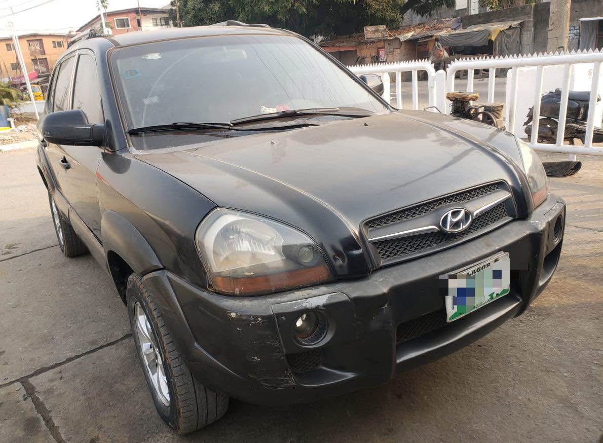 A picture of Quick deal Hyundai Tucson 2006 Model Naija used. Absolutely nothing