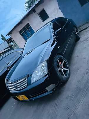 A picture of Toyota CROWN
